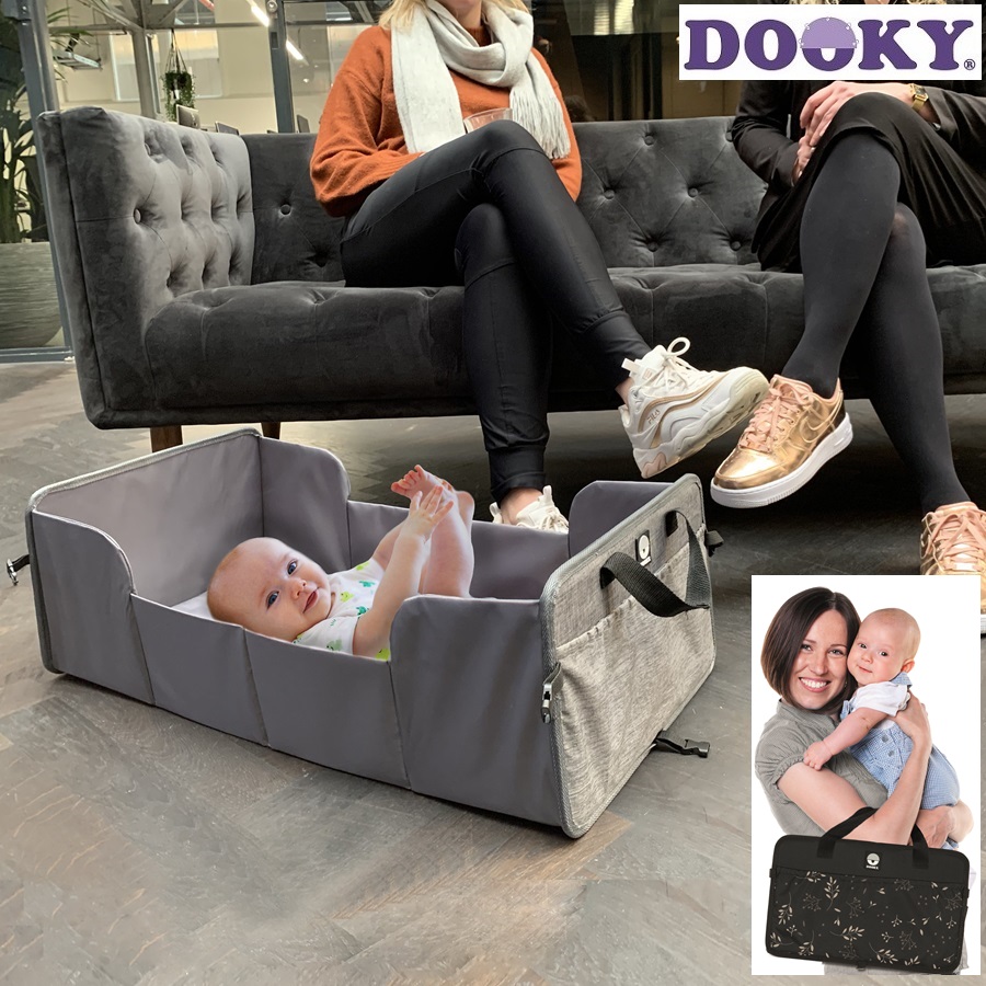 Resemadrass till baby - Dooky Traveller Black Leaves